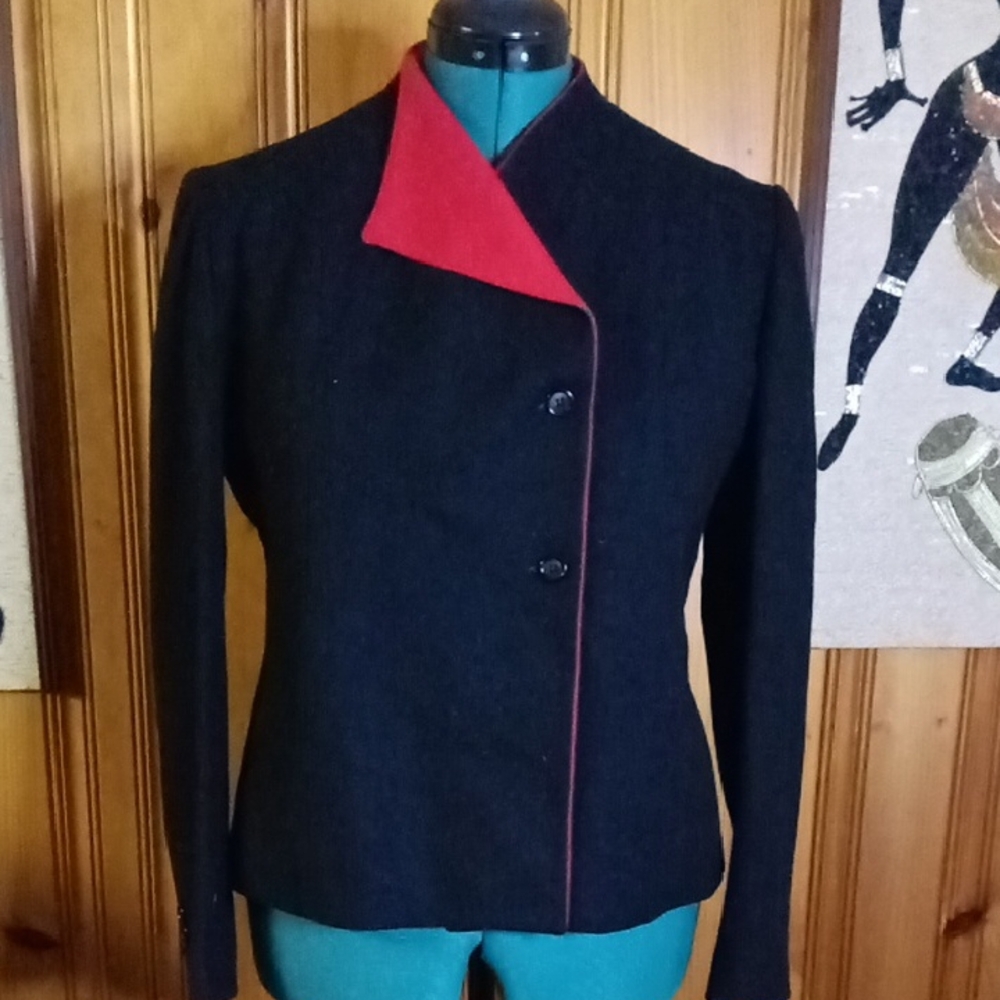 Chic Black Blazer with Red Accents